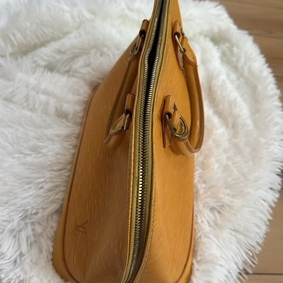 Louis Vuitton Vintage Handbag Yellow Epi Alma Leather (will include storage bag) - Picture 9 of 16